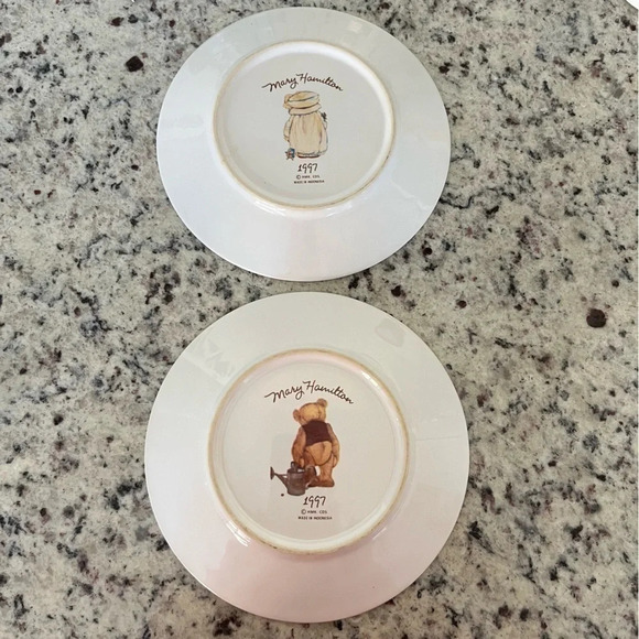 Set of 2 Hallmark Cards Teddy Bear with Floral Gingham Ceramic Plates - Picture 2 of 8